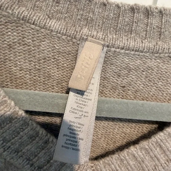 SKIMS WOOL CASHMERE
OVERSIZED V NECK
SWEATER | LINEN / S/M - Picture 7 of 7